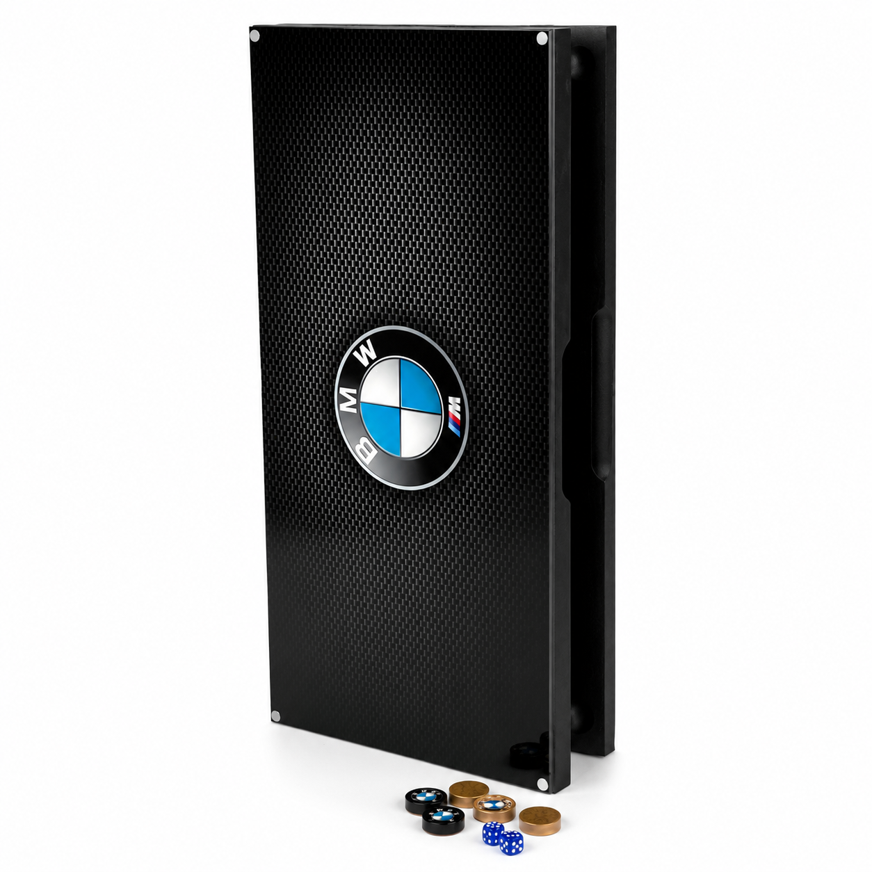 Статусные стеклянные нарды BMW с карбоновым оформлением центральной эмблемой бренда и лаконичным современным дизайном